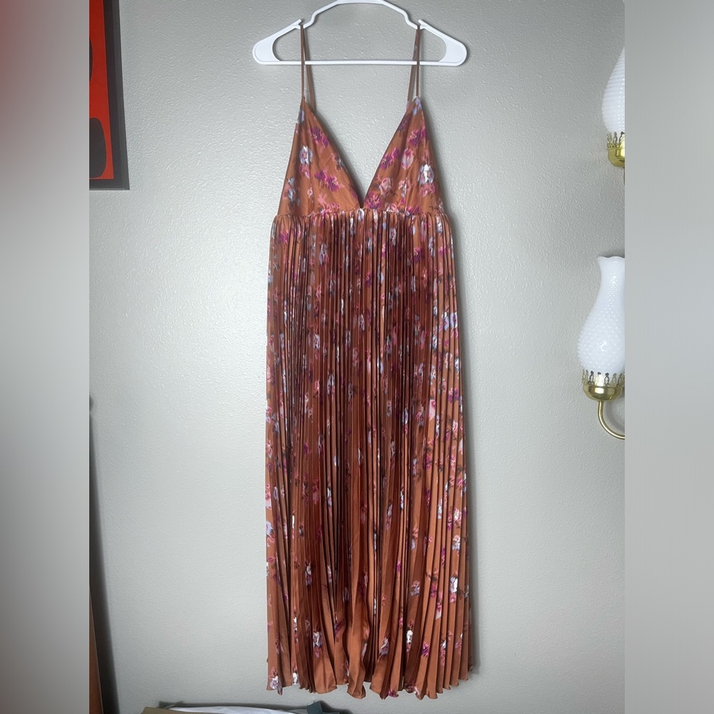 NWT BHLDN Maya Pleated V-Neck Midi Dress Size L - Picture 5 of 8